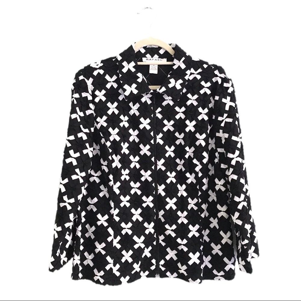 Quilted Jacket in Black and White Patch Pattern with Zipper and Wide Sleeves